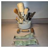 Pampered Chef Tool Turnabout & Utensils