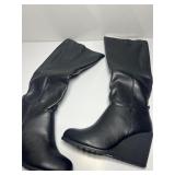 BOOTS (7.5) NEW