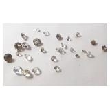 MIXED SIZES OF CLEAR GEMS