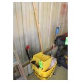 Rubbermaid Mop Bucket w/Mop