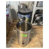 3 Tea urns
