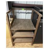 2 wood shelves