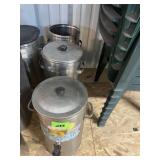 3 Tea urns