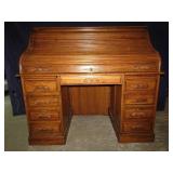 Wood Roll Top Desk. Roll Top Only Goes 1/2 Way Up