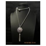 5 strand of granduated pearls stacked necklace