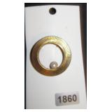Gold-Tone Ribbed Circle Brooch with Faux Pearl