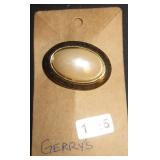 Gerry's Oval Gold Tone Brooch with Pearl Bead