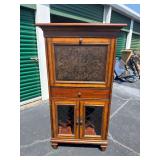 Alcohol cabinet