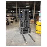 CROWN STAND UP FORKLIFT