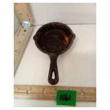 LODGE 3.5' Cast Iron Skillet