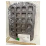 Pampered Chef Brownie Bite Pan 24 Cups in pkg