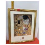 Gustav Klimtï¿½s ' The Kiss' Framed Print