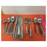 Oneida 34 Pc Flatware & Northland Spoons