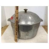 Household Institute Cast Aluminum Dutch Oven