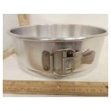 Dough Makers Pebble Pattern Springform