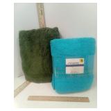 Green Bath Toewl & 2pc Blue Bath Towels  2nip