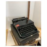 Vintage Adler Favorit 2 Typewriter & Case