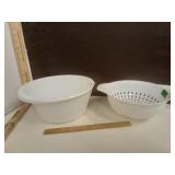 White Plastic Pourable Mixing Bowl & Collandar