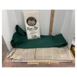 2 Round Tablecloths & Tissue Tablecover