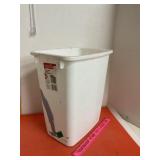 Rubbermaid wastebasket 21 Qt has paint on outside