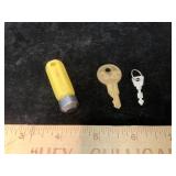 Keys & Magnet Tip Keychain