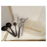 6 Woven Round Placemats,  Kitchen  Utensils,