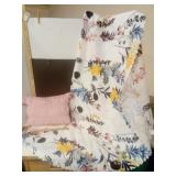 Pink Accent Pillow  & Zipup Umbrella  Table Cloth