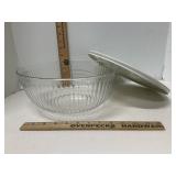 Pyrex Lidded Serving Salad Bowl