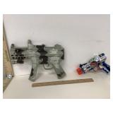 Camouflage Toy Gun & De Bao Toys Space Blaster