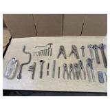 34pc SILVER COLOR TOOL ASSORTMENT
