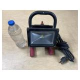 HUSKY 800 Lumen LED WORK LIGHT - works