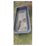 Feeding trough got sm/ hole plastic