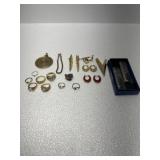 LOT OF JEWELRY RINGS, EAR RINGS AND PINS