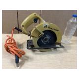 5 1/2ï¿½ BLACK & DECKER Circular Saw - WORKS