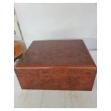 Cigar humidor 10x9x4