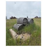 Lawn art, lot of 5 wine, barrels various condition