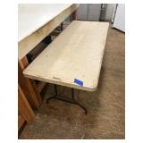 6ï¿½ White folding table