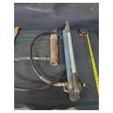 Hydraulic ram