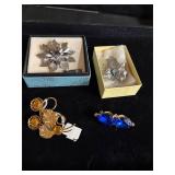 Lot of 4 Georgiaï¿½s brooches