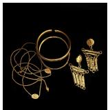 Lot of  jewelry, bracelets, earrings, necklaces