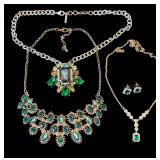 Lot of green jewelry 3 necklaces 1 earrings