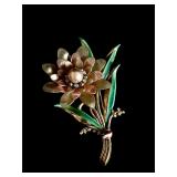 Large 1940s brooch molded plastic flower petals