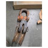 Snatch block pulley. 4-274
