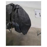 Leather coat, no size seems XL. 6-5