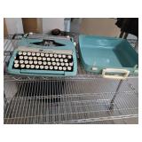 Corona vintage typewriter in carry case. 6-8