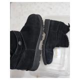Bearpaw boots size 9. K32