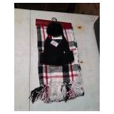 Nine west scarf and hat, new. T3