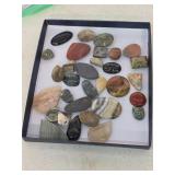 Polished semi-precious stones. 25-35