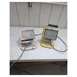 Pair of work lights. 40-11