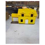 Vintage yellow playhouse. 20-3